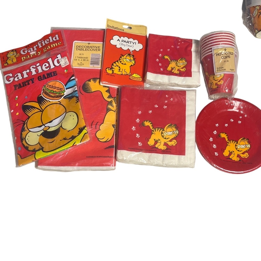 Vintage 1978 Garfield Party Supplies Set of 9 Tablecloth Plates Cups Napkin
NWT